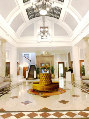 Taj Cape Town - privately rented luxury 5 star suites - very spacious with kitchenette